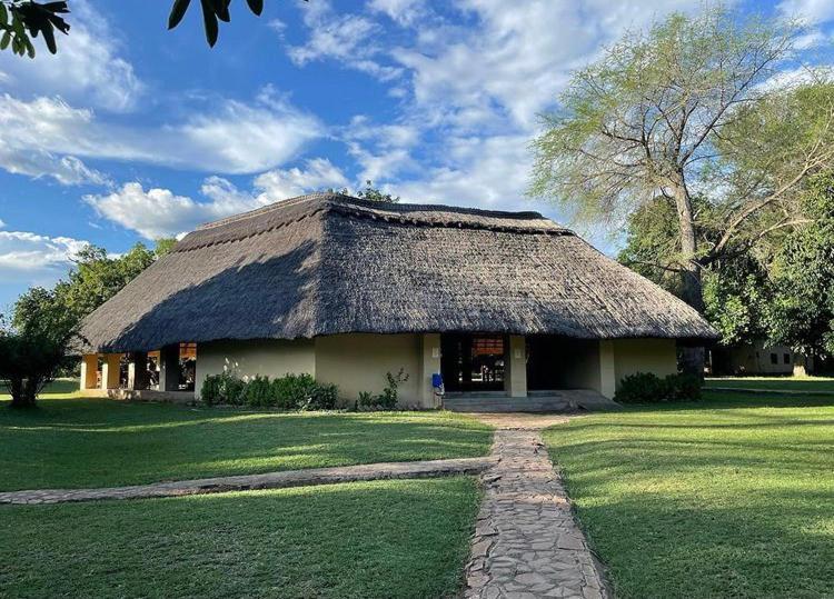 Marula Lodge Mfuwe Extérieur photo